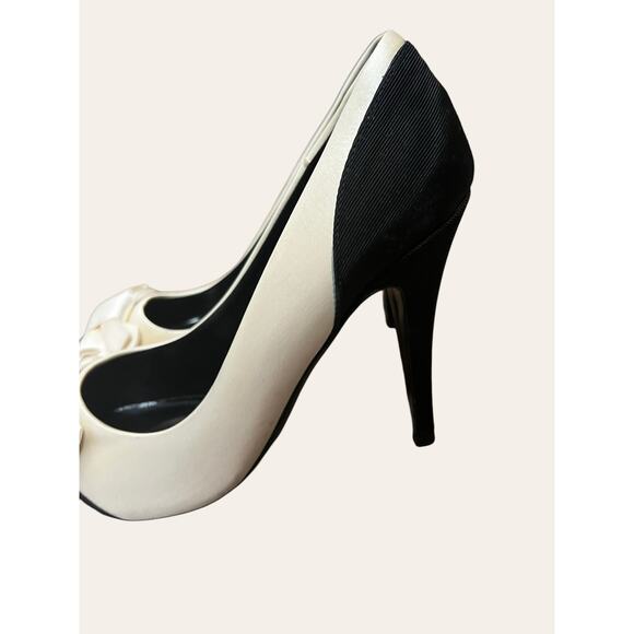 J.Crew Black Cream Two-Tone Stiletto Heel Bow Pointed Toe Pumps Size 7.5 - Picture 5 of 9
